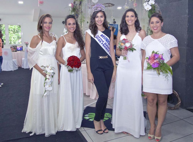 Ambre avec les quatre mannequins du défilé: Coralie, Marie, Line-May et Emilie