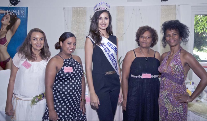 Avec l'équipe des produits Forever Avec l'équipe des produits Forever