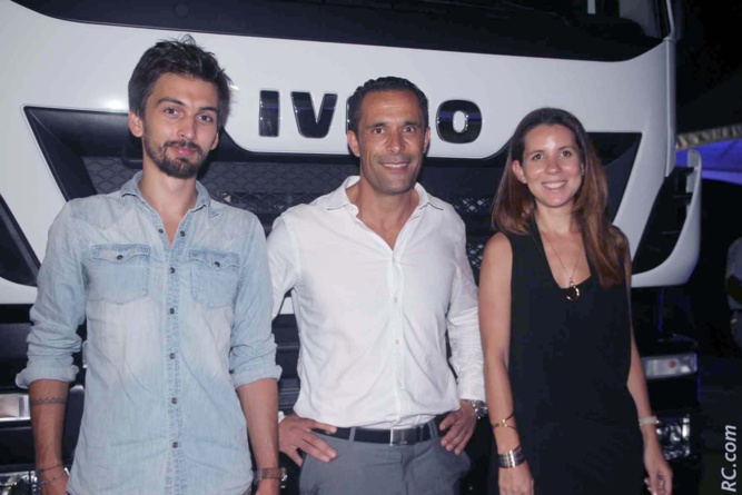 Mehdi Berrekama avec Julie BEGUE et Lucas MONVOISIN de l'agence de communication COURT CIRCUIT Mehdi Berrekama avec Julie BEGUE et Lucas MONVOISIN de l'agence de communication COURT CIRCUIT