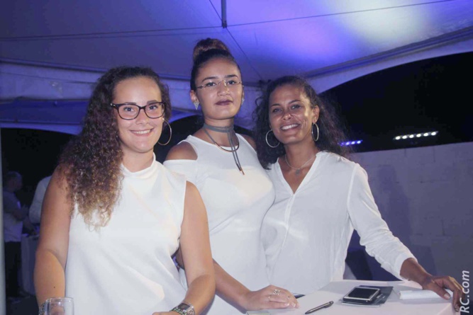 Les hôtesses Chapiteaux des Iles Les hôtesses Chapiteaux des Iles