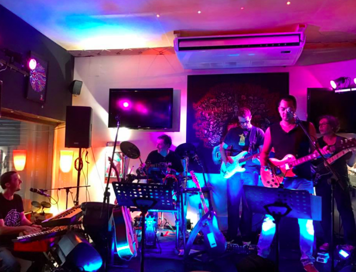 La Biscotte de la Mer engloutie par une foule affamée ! La Biscotte de la Mer engloutie par une foule affamée !