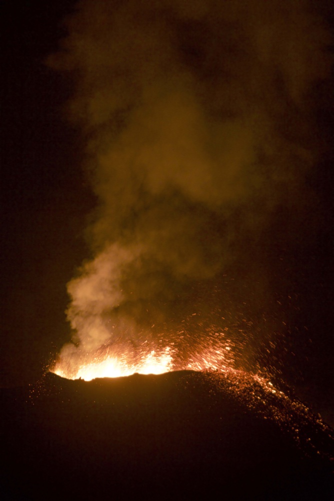 L'éruption continue au Piton de la Fournaise: d'autres photos