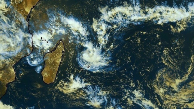 La tempête tropicale modérée Carlos à 470km