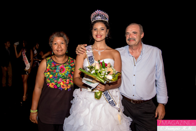Anaïs avec ses parents Anaïs avec ses parents