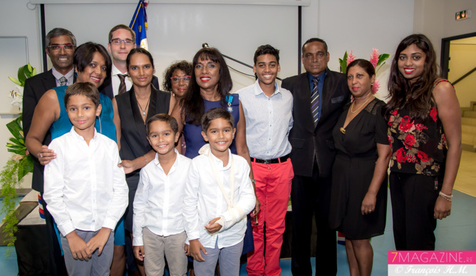 Ida Mag Camalon entourée de sa famille présente Ida Mag Camalon entourée de sa famille présente