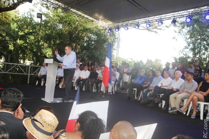 Politique : François Fillon acclamé à Saint-Pierre