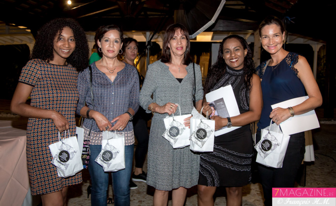 Anyssa, Danielle, Jocelyne, Sabrina et Ingrid de la Pharmacie Terrain de Sel Anyssa, Danielle, Jocelyne, Sabrina et Ingrid de la Pharmacie Terrain de Sel