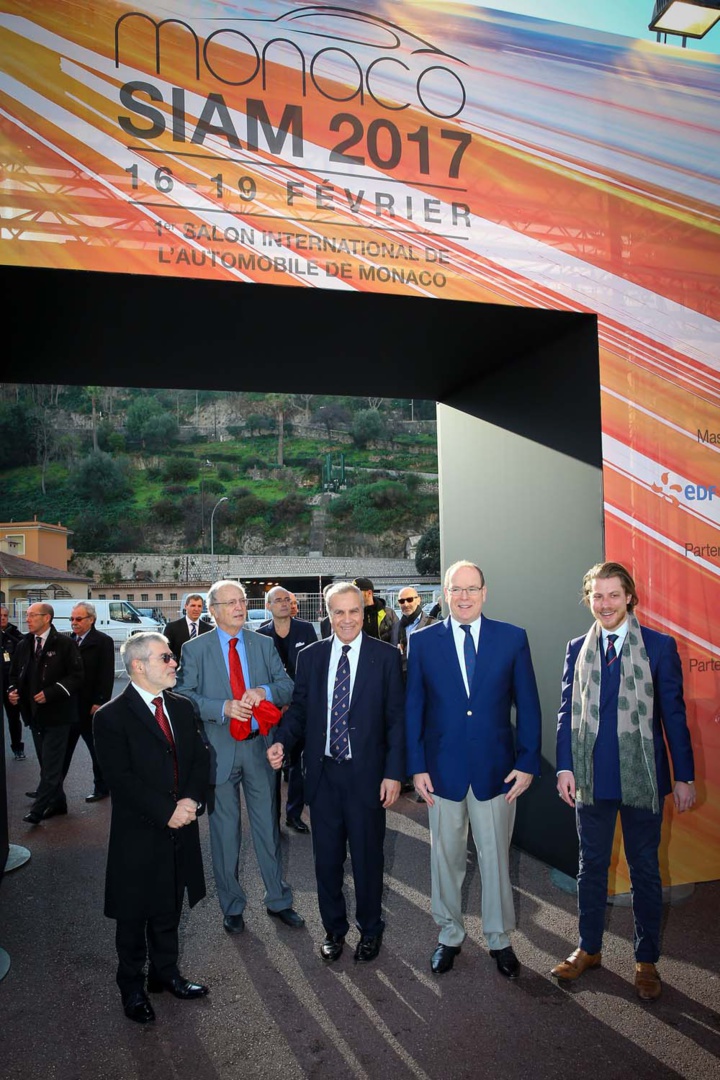 S.A.S. le Prince Albert II de Monaco, entouré de THierry et Nicolas Hesse, a inauguré le salon... S.A.S. le Prince Albert II de Monaco, entouré de THierry et Nicolas Hesse, a inauguré le salon...