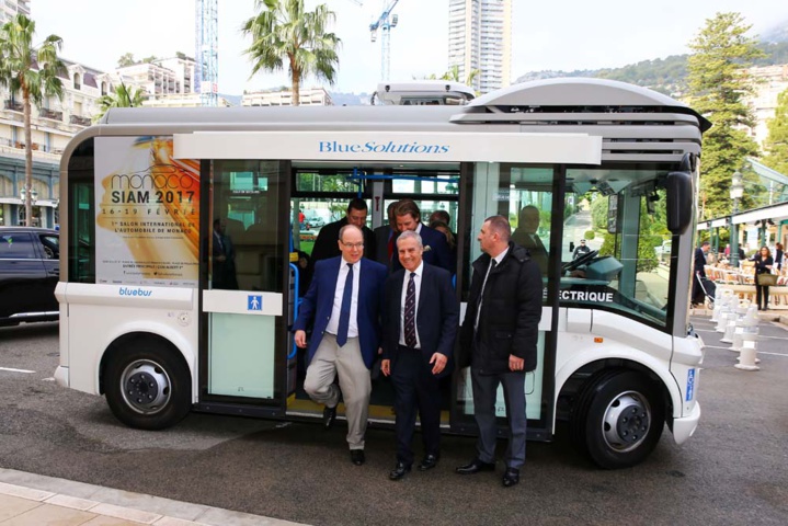 Les liaisons entre les différents sites du salon se faisaient par liaisons par bus électriques... Les liaisons entre les différents sites du salon se faisaient par liaisons par bus électriques...