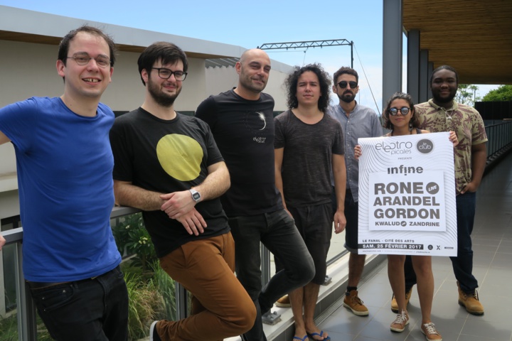 Les artistes lors de la présentation du show Les artistes lors de la présentation du show