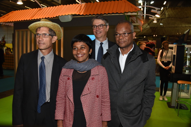 Ericka Bareigts avec Jean-Bernard Gonthier, le directeur de l'ODEADOM, Hervé Deperrois Ericka Bareigts avec Jean-Bernard Gonthier, le directeur de l'ODEADOM, Hervé Deperrois