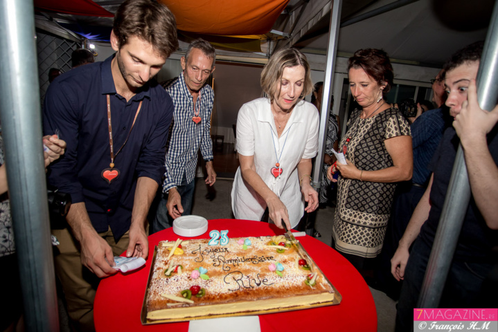 Catherine Gaud a coupé le gâteau Catherine Gaud a coupé le gâteau