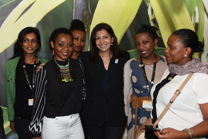 Au stand de Mayotte, la maire de Paris, a eu un accueil plus que souriant Au stand de Mayotte, la maire de Paris, a eu un accueil plus que souriant