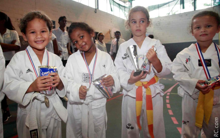 Petites taekwondistes deviendront grandes Petites taekwondistes deviendront grandes