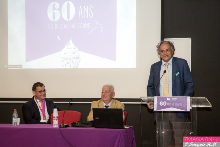 Le Recteur Vêlayoudom Marimoutou au micro Le Recteur Vêlayoudom Marimoutou au micro