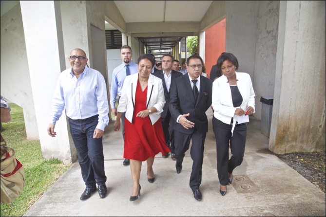 La Secrétaire d'Etat Hélène Geoffroy a visité les locaux La Secrétaire d'Etat Hélène Geoffroy a visité les locaux