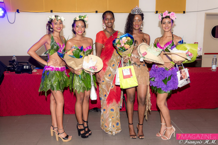 Sabey avec sa Fleur et les trois autres lauréates Sabey avec sa Fleur et les trois autres lauréates
