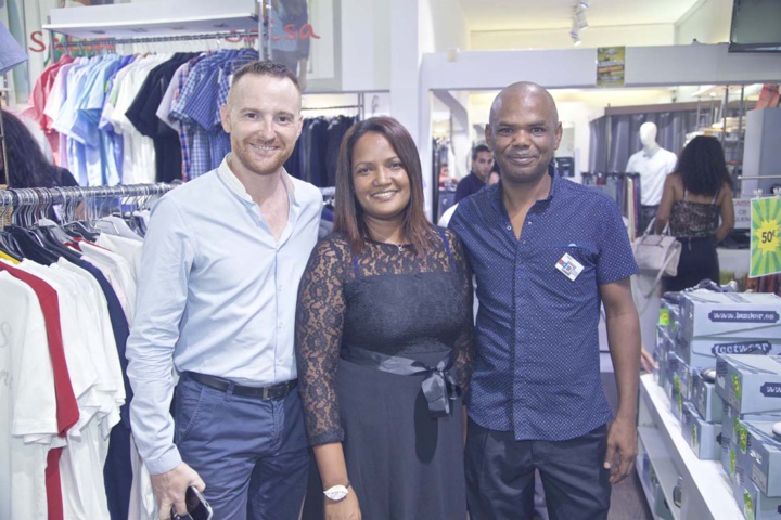 David Noual d'ADN avec l'équipe du magasin David Noual d'ADN avec l'équipe du magasin