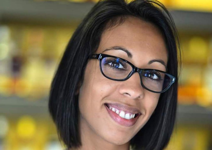 Elle apprend la langue des signes aux bébés Elle apprend la langue des signes aux bébés