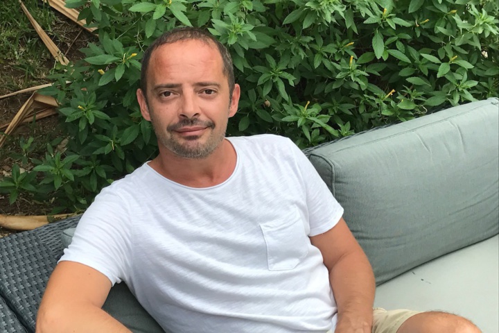 Benjamin Tribes: de Cut à Act in Réunion Benjamin Tribes: de Cut à Act in Réunion