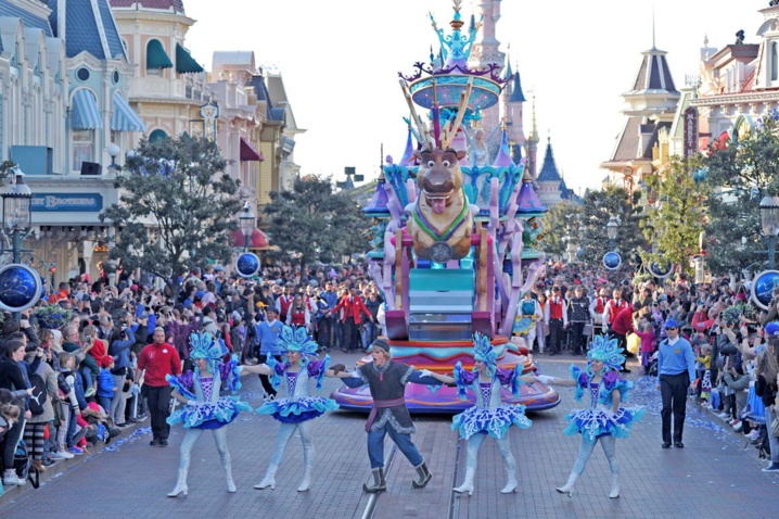 Disneyland Paris fête ses 25 ans: avec John Legend, Teri Hatcher et d'autres stars Disneyland Paris fête ses 25 ans: avec John Legend, Teri Hatcher et d'autres stars