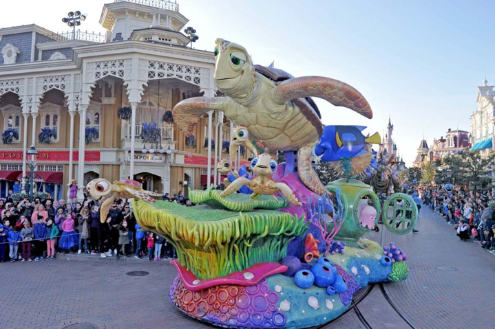 Disneyland Paris fête ses 25 ans: avec John Legend, Teri Hatcher et d'autres stars Disneyland Paris fête ses 25 ans: avec John Legend, Teri Hatcher et d'autres stars