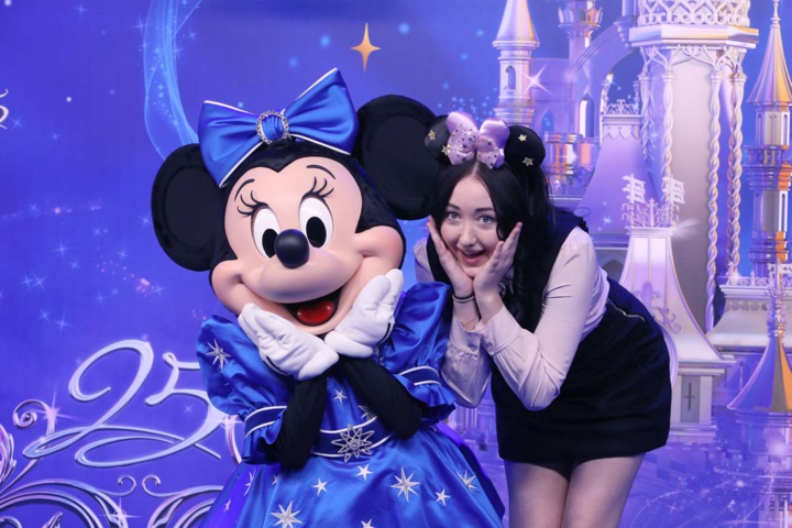 Disneyland Paris fête ses 25 ans: avec John Legend, Teri Hatcher et d'autres stars Disneyland Paris fête ses 25 ans: avec John Legend, Teri Hatcher et d'autres stars