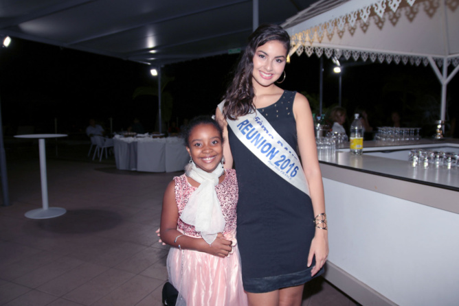 Une future Miss avec la Miss actuelle! Une future Miss avec la Miss actuelle!