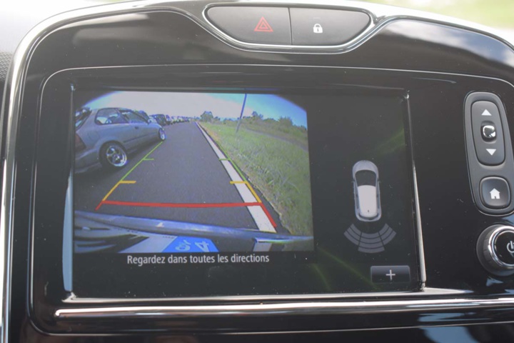Sur la version Intense, il y a la caméra de recul Sur la version Intense, il y a la caméra de recul