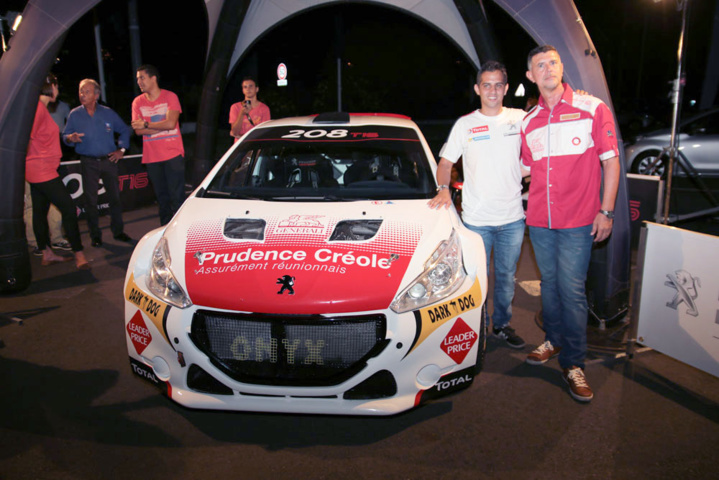 Damien Dorseuil avec Philippe Lauret de la Prudence Créole, partenaire de l'auto