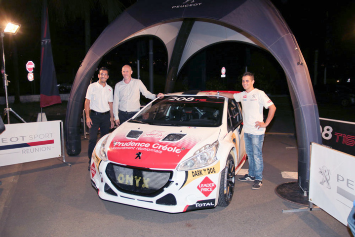 Damien avec Joël Mosdine et Bertrand Chartier, respectivement responsable après-vente et directeur de Porsche Réunion