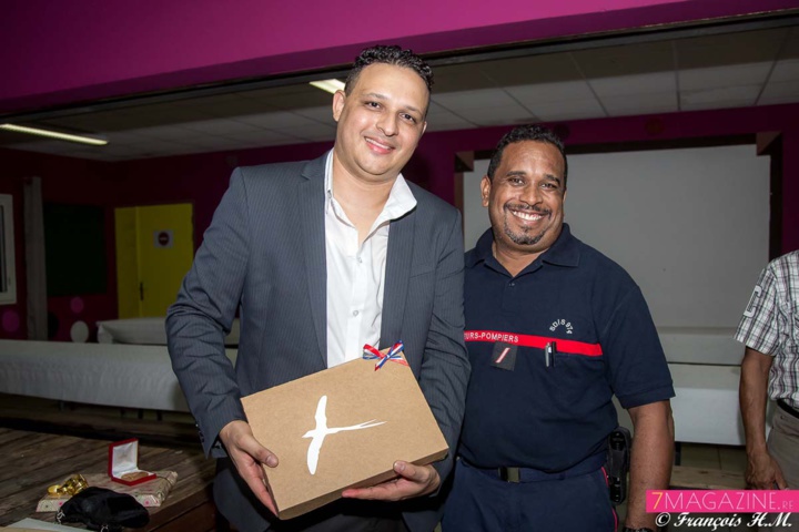 Avec Julot Rosalie, sapeur-pompier de Saint-Leu Avec Julot Rosalie, sapeur-pompier de Saint-Leu