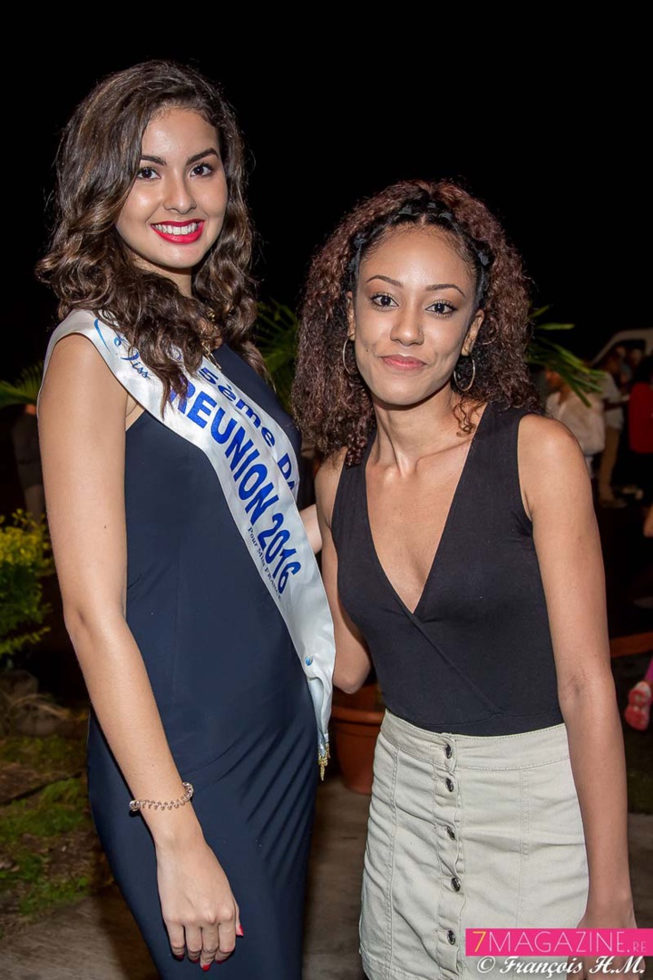 Ambre avec Ophélie Jucourt, gendarme adjointe volontaire de Saint-Denis Ambre avec Ophélie Jucourt, gendarme adjointe volontaire de Saint-Denis