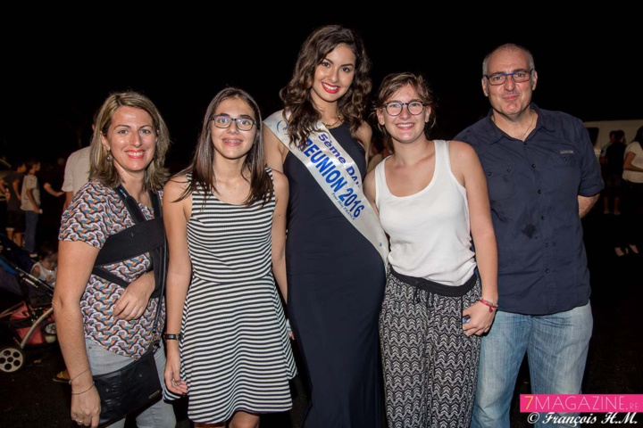 Une photo-souvenir! Une photo-souvenir!