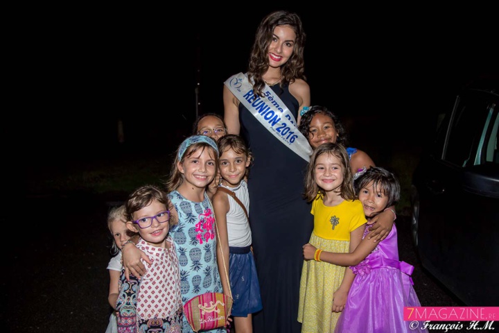 Les enfants toujours fous de Miss Réunion! Elle les fait rêver... Les enfants toujours fous de Miss Réunion! Elle les fait rêver...