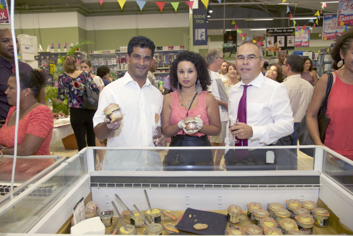 Alex Tin Tin Ping avec l'équipe de Soleil Réunion Alex Tin Tin Ping avec l'équipe de Soleil Réunion
