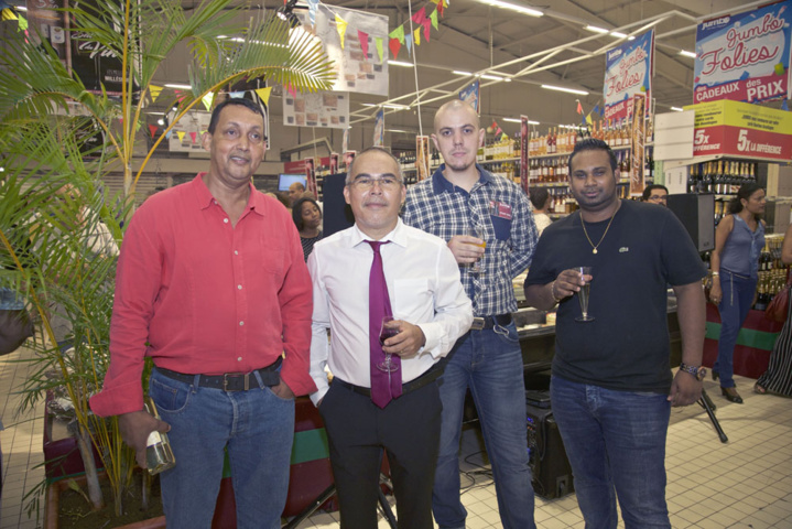 Avec messieurs Surveillant, Mardama et Balson Avec messieurs Surveillant, Mardama et Balson