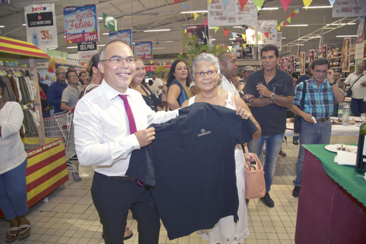 Un polo et un plateau de fromage pour Josée Dufour Un polo et un plateau de fromage pour Josée Dufour