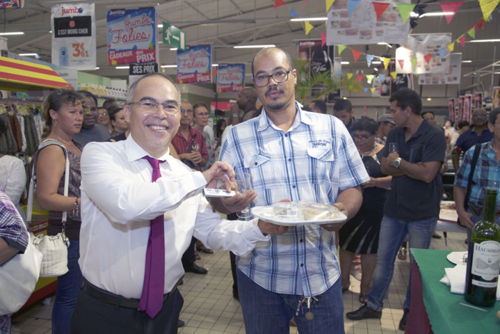 Un plateau de fromage et un couteau de sommelier pour Mr Tréport Un plateau de fromage et un couteau de sommelier pour Mr Tréport