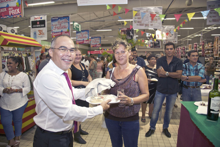Un plateau de fromage et un polo pour Mme Julienne Robert Un plateau de fromage et un polo pour Mme Julienne Robert
