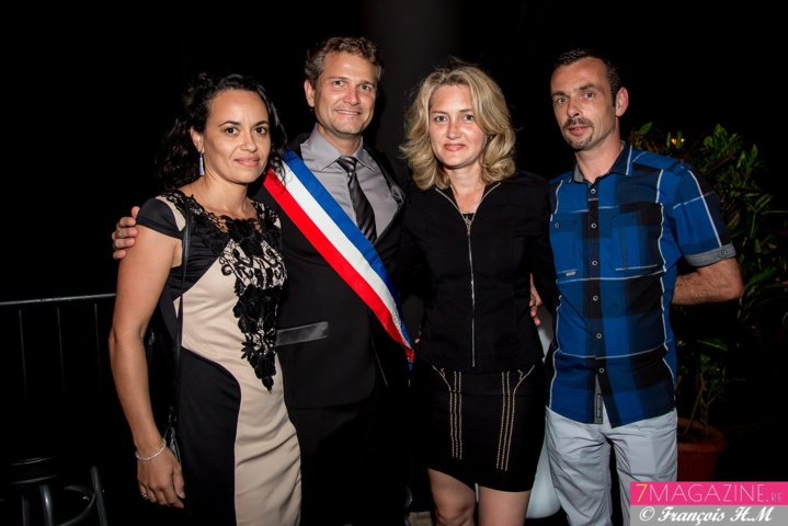 Le maire Olivier Rivière et son épouse Annabelle (à gauche), avec la soeur du maire et son époux Le maire Olivier Rivière et son épouse Annabelle (à gauche), avec la soeur du maire et son époux