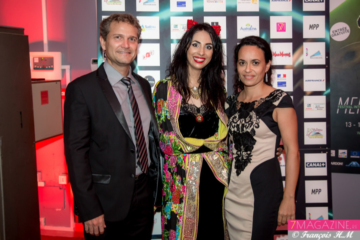 Aurélia Mengin entourée d'Olivier et Annabelle Rivière Aurélia Mengin entourée d'Olivier et Annabelle Rivière