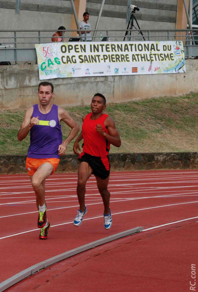 Vincent Hoarau a crânement tenté sa chance face au Malgache Ernest Rakotonirina, vainqueur du 800 m Vincent Hoarau a crânement tenté sa chance face au Malgache Ernest Rakotonirina, vainqueur du 800 m