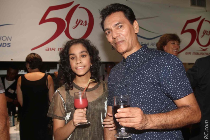 Jane Constance, qui a remporté le Voice Kids, avec son père Jane Constance, qui a remporté le Voice Kids, avec son père