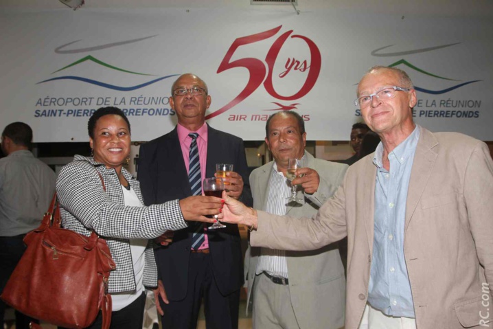 Le verre de l'amitié et de la fraternité! Le verre de l'amitié et de la fraternité!