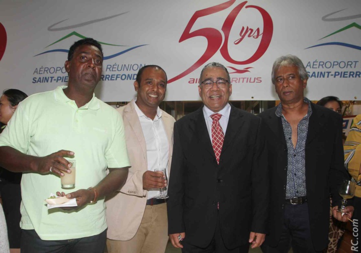 Aéroport de Pierrefonds: l'île Maurice et le Sud main dans la main Aéroport de Pierrefonds: l'île Maurice et le Sud main dans la main