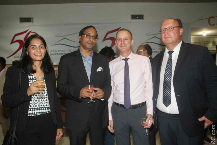 Aéroport de Pierrefonds: l'île Maurice et le Sud main dans la main Aéroport de Pierrefonds: l'île Maurice et le Sud main dans la main