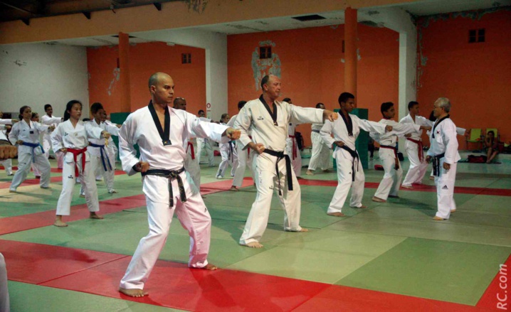 Stage pour les ceintures noires à Saint-Pierre Stage pour les ceintures noires à Saint-Pierre