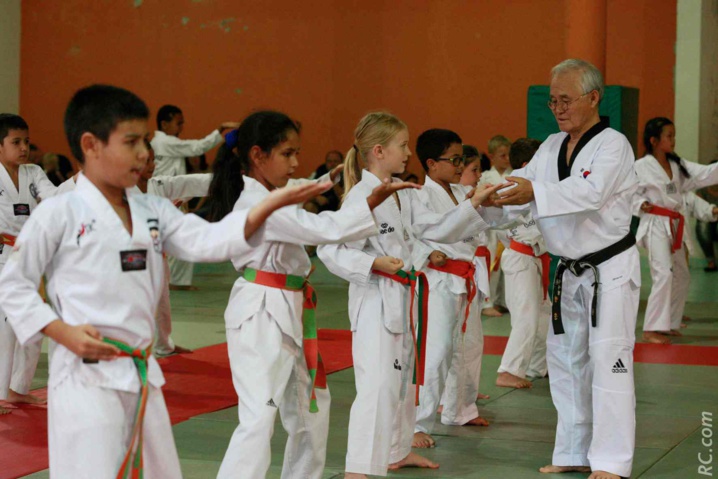 Julie Rivière coach au Tampon Dojang, Maître Kwon Young Un et Gwendauly Niclin Julie Rivière coach au Tampon Dojang, Maître Kwon Young Un et Gwendauly Niclin