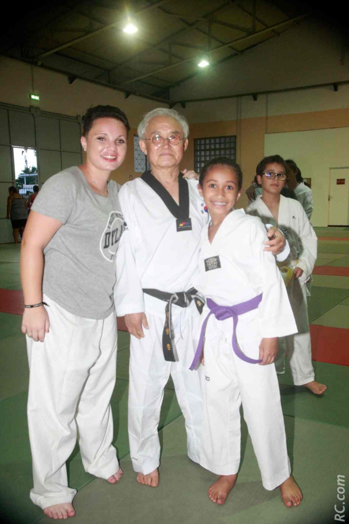 Julie Rivière coach au Tampon Dojang, Maître Kwon Young Un et Gwendauly Niclin Julie Rivière coach au Tampon Dojang, Maître Kwon Young Un et Gwendauly Niclin